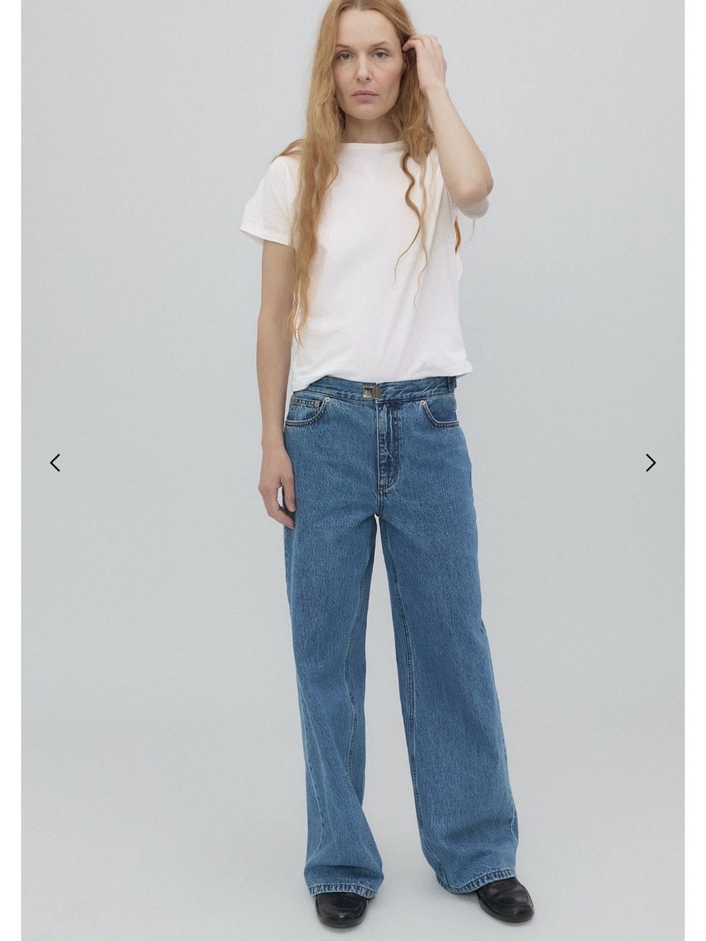 Still Here  Buckle Jean is a mid-rise relaxed leg Jean in classic blue size 26